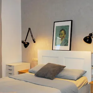 Διαμέρισμα Modern House With Garden And Bathroom Tv In Front Of The Venetial Walls